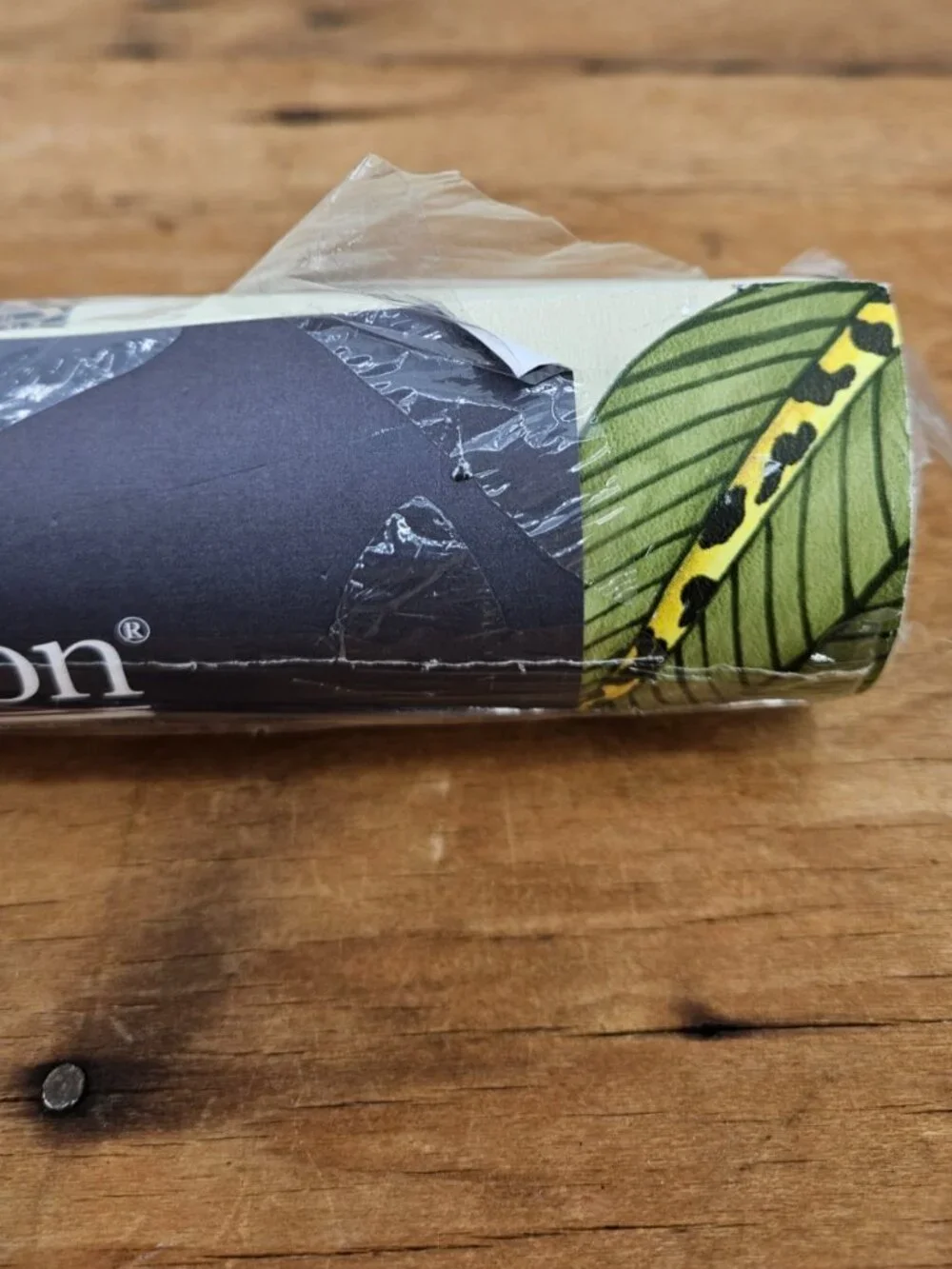 Cole and Son Hoopoe Leaves Pattern No. 119/1001 Batch No. A007 10.05m x 52 cm